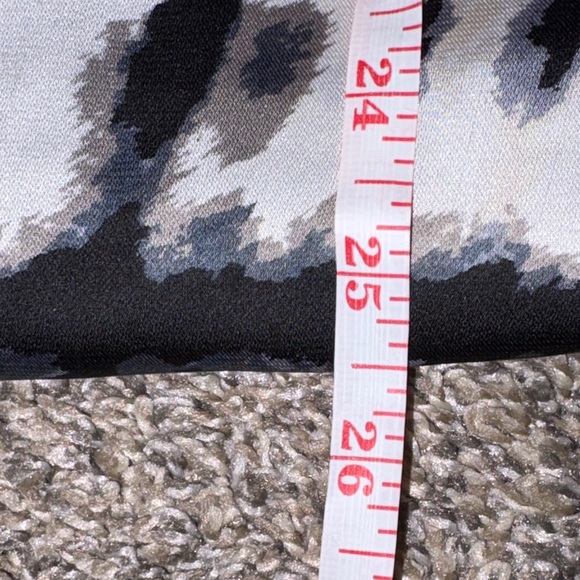 Express Black and White Patterned Sleeveless Camisole - Picture 7 of 7